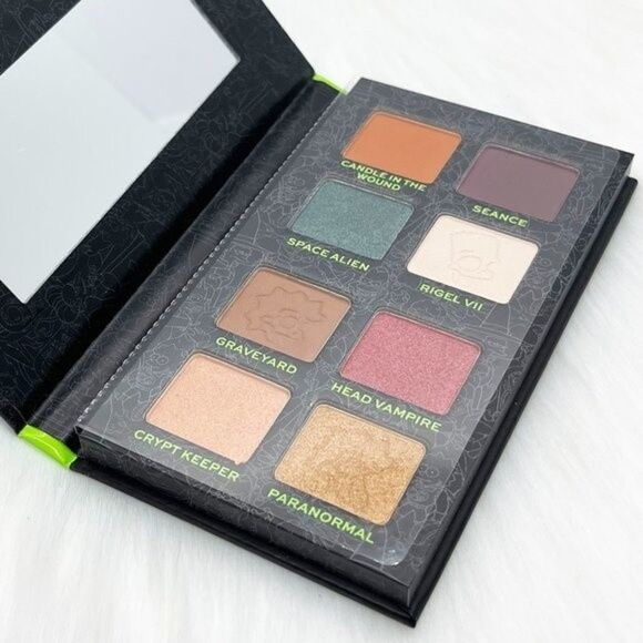 The Simpsons x Makeup Revolution Alien Maggie Palette - Picture 2 of 7